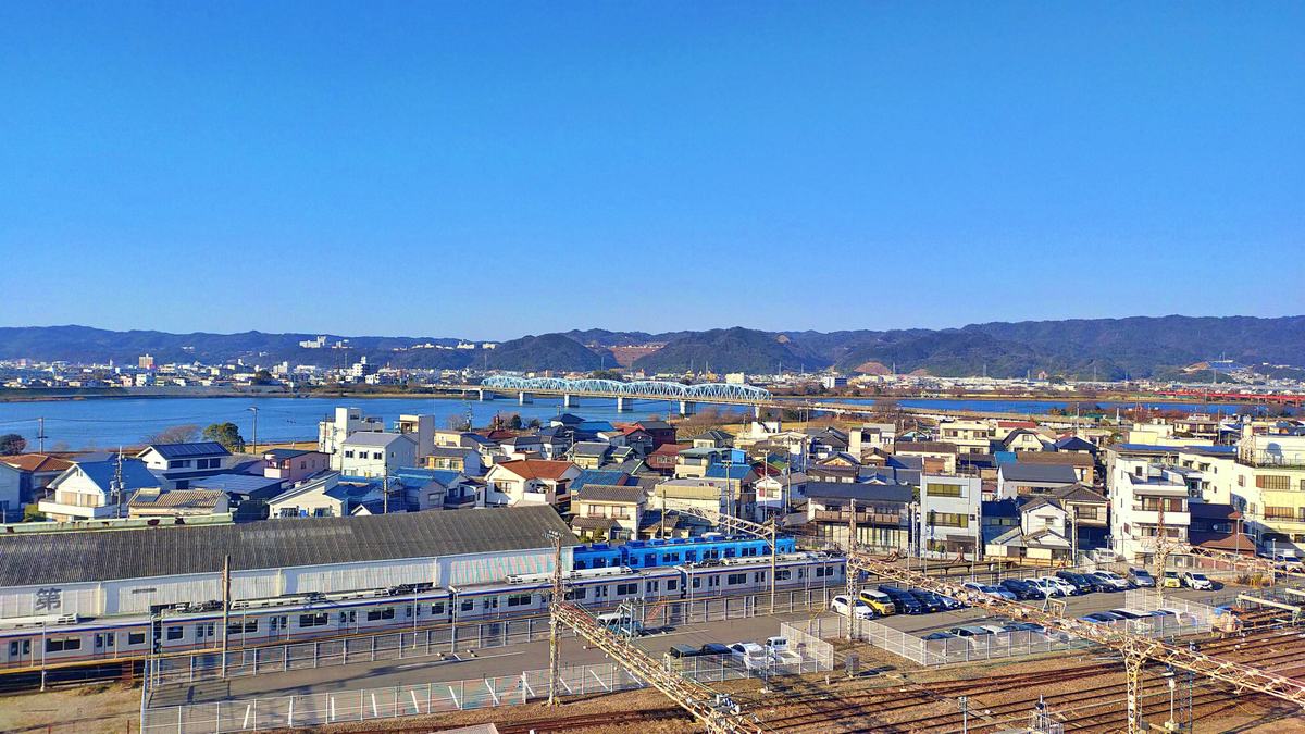 紀の川と和歌山の街並み